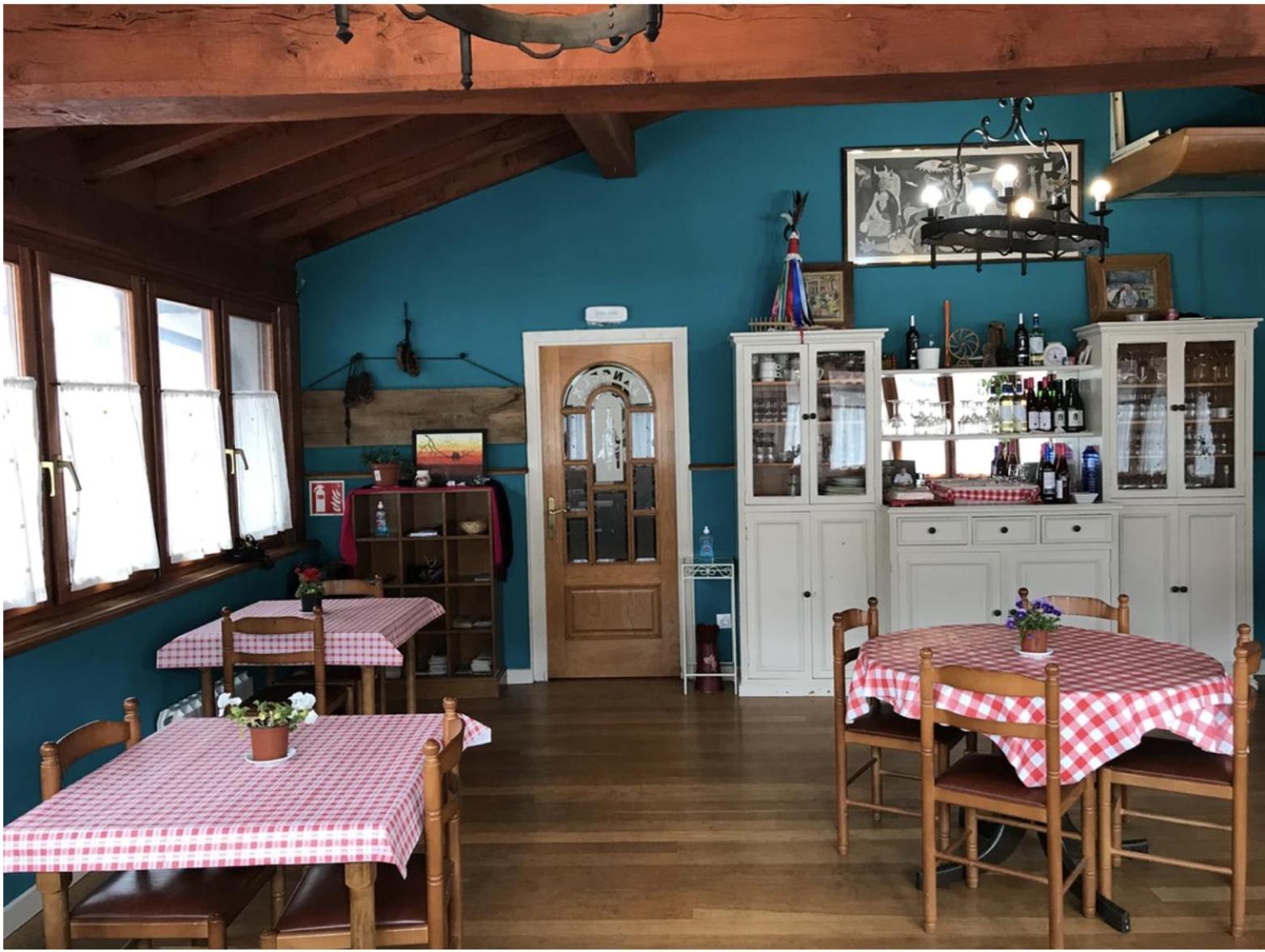 Zubietako Ostatua Hotell Exteriör bild