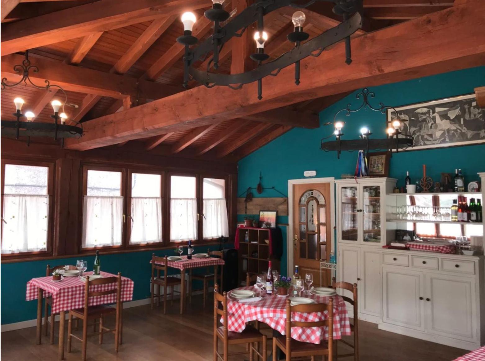 Zubietako Ostatua Hotell Exteriör bild