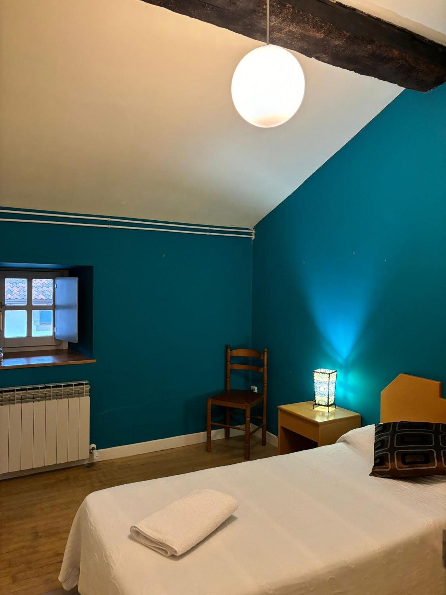 Zubietako Ostatua Hotell Exteriör bild
